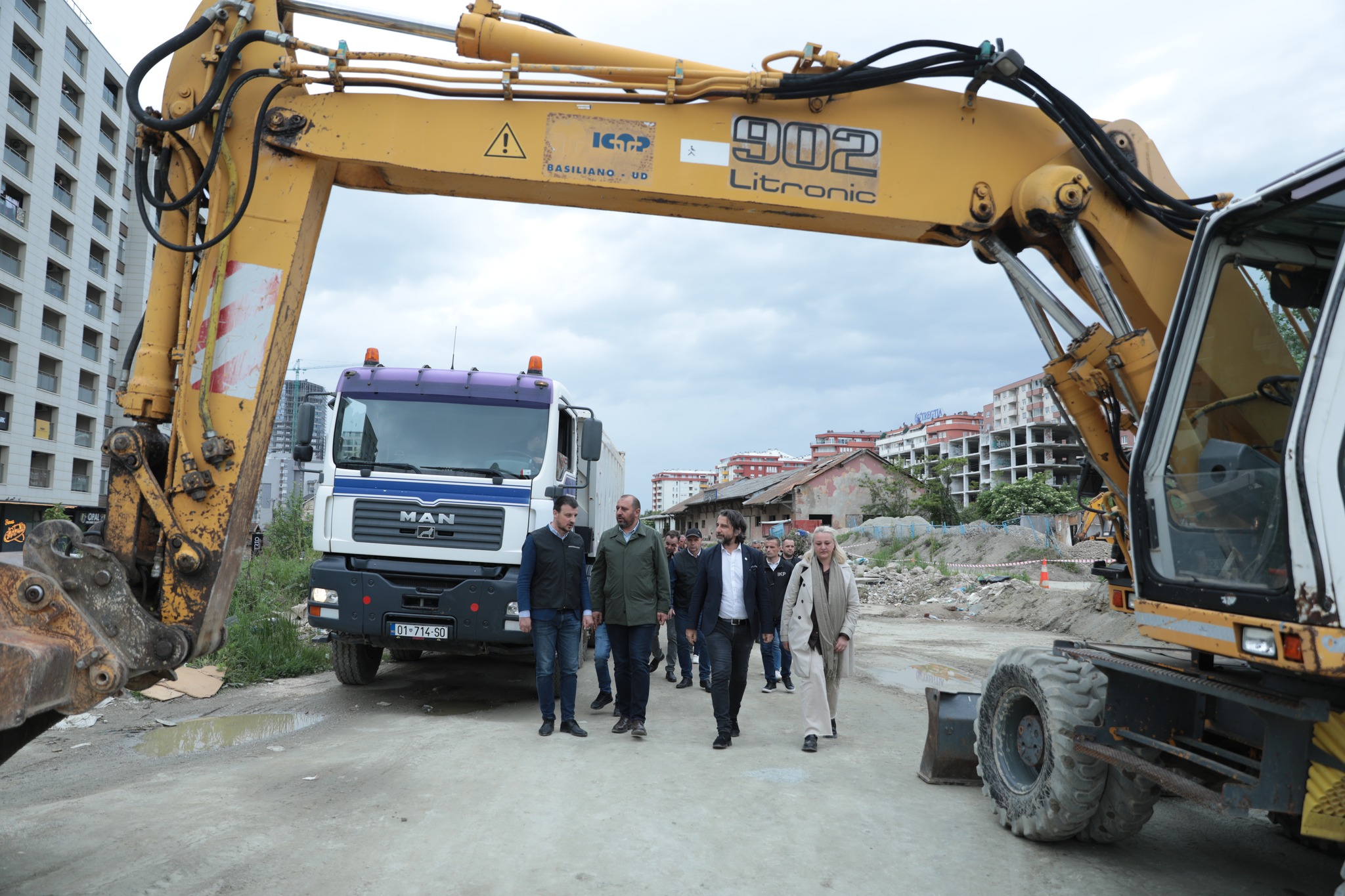 Rama: Po lirohen hapësirat publike të uzurpuara në kryeqytet