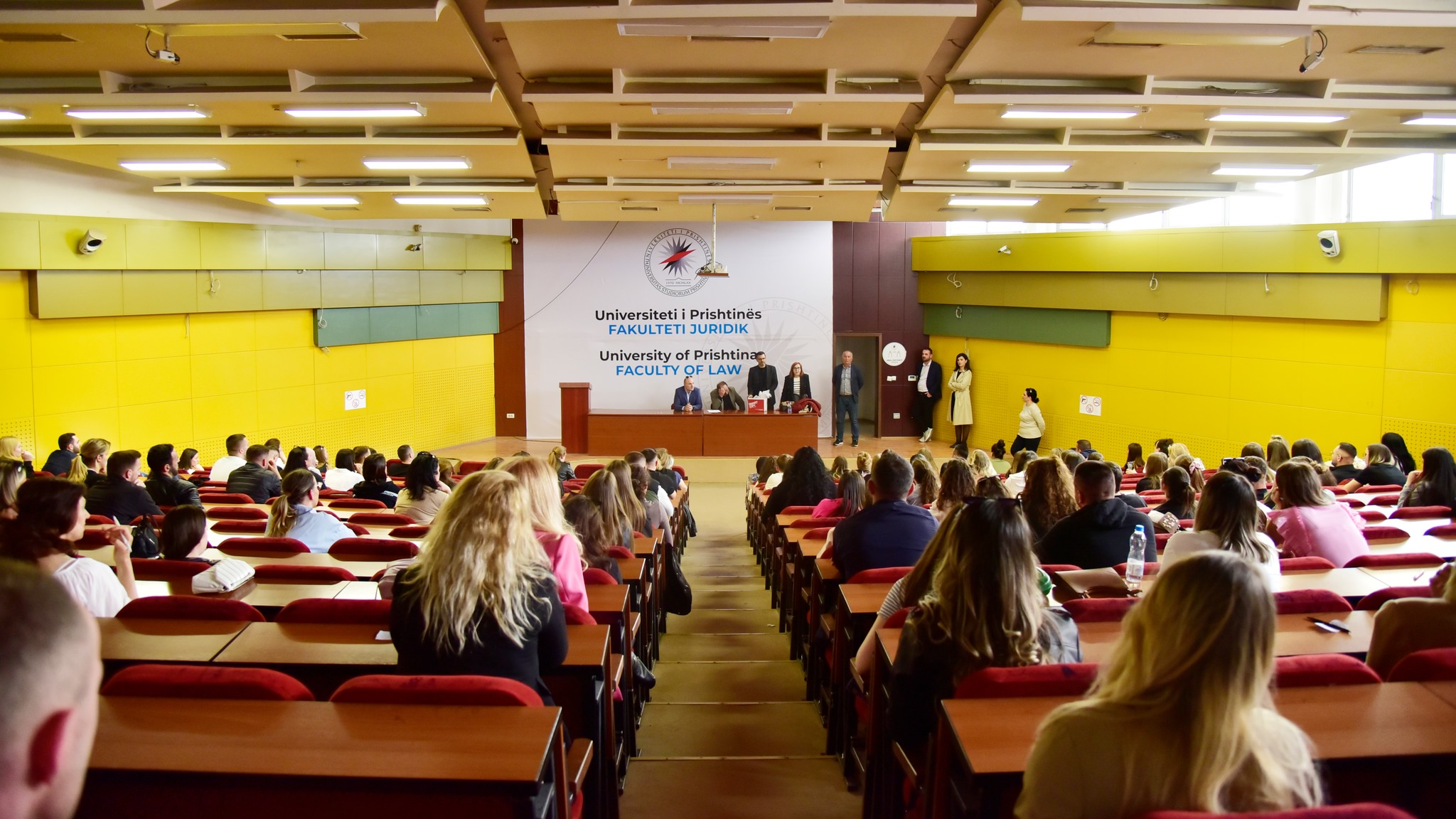 ShSKUK: 1 mijë e 69 kandidatë për infermierë Bachelor për QKUK i nënshtrohet testimit me shkrim