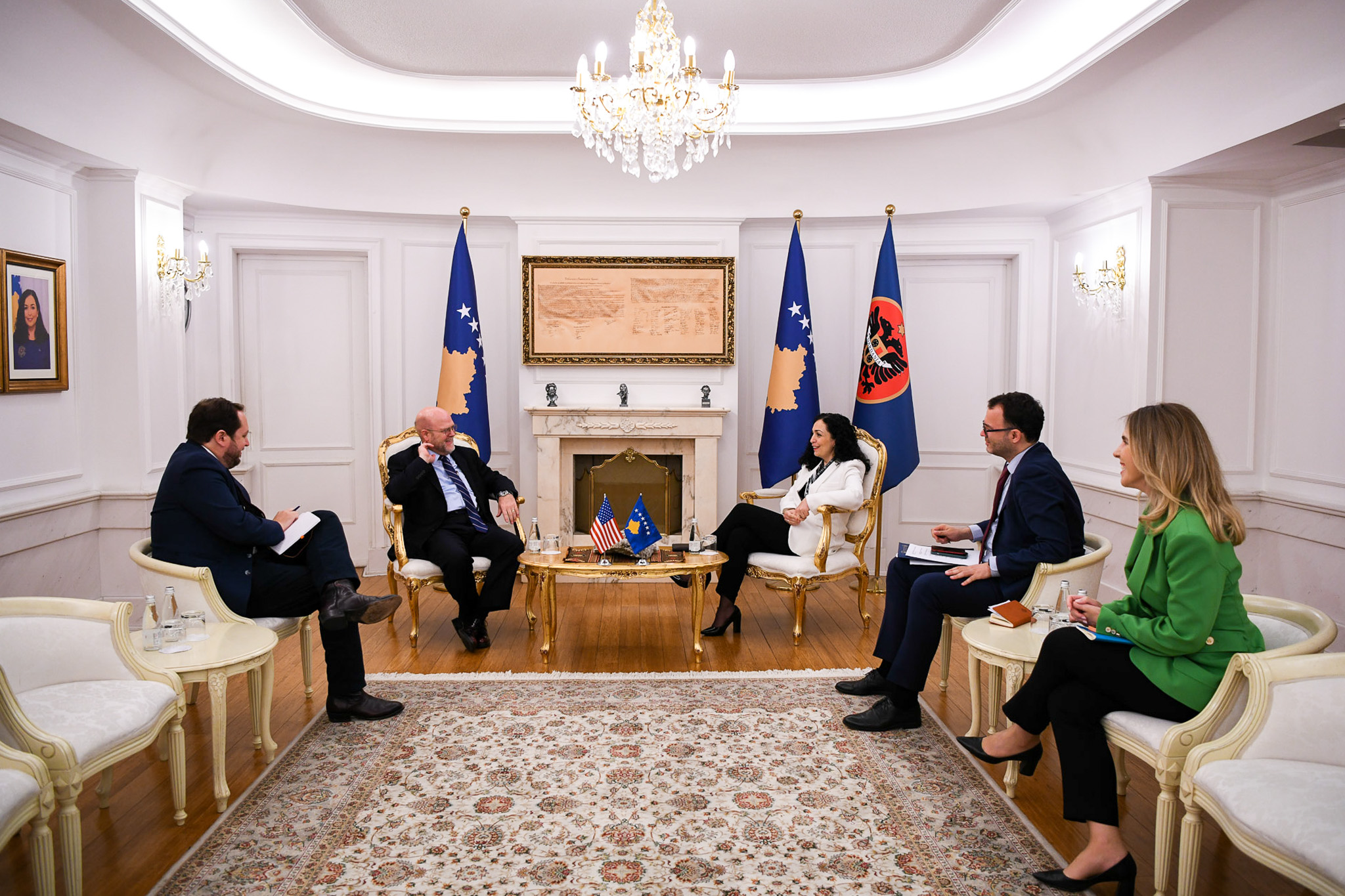 Presidentja Osmani pret Hovenier, bisedojnë për koordinimin e vazhdueshëm mes Kosovës dhe ShBA-së