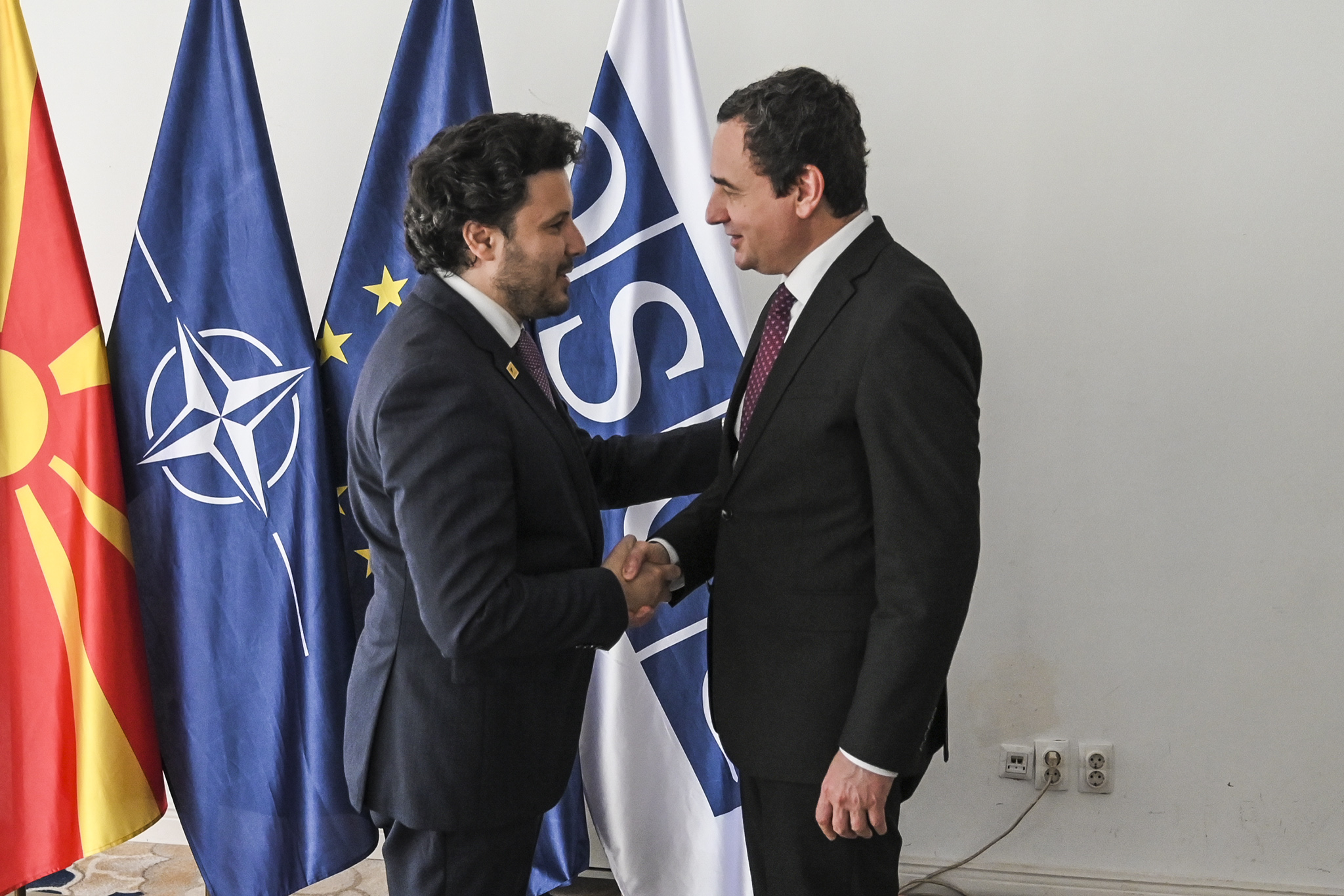 Në Strugë, Kurti takon Abazovic, bisedojnë për situatën në veri dhe për projektet e përbashkëta infrastrukturore