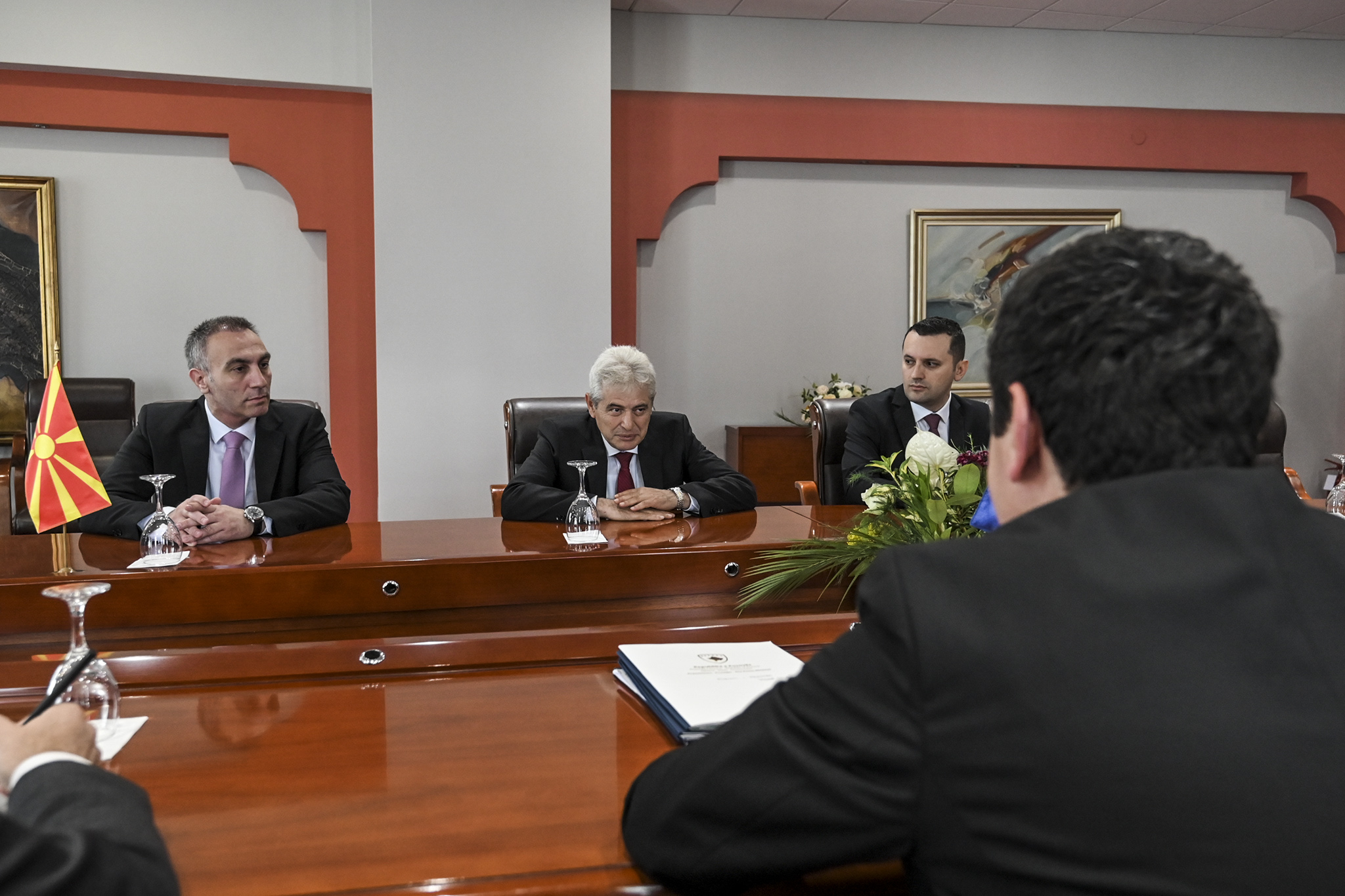 Kryeministri Kurti merr pjesë në Forumin e Prespës në Strugë, takon kryetarin e BDI-së, Ahmetin