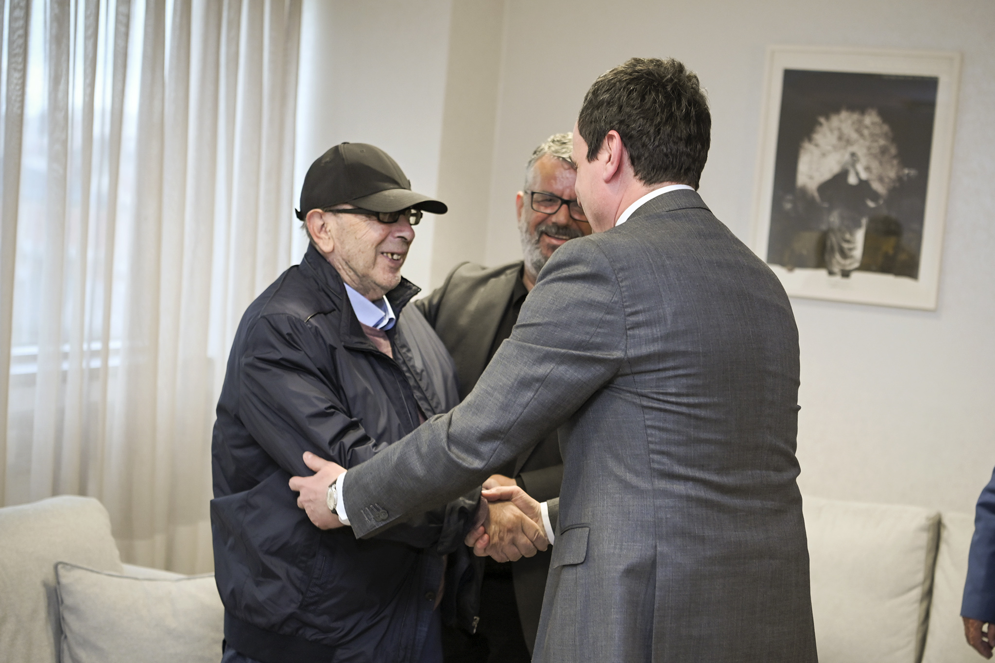 Kurti pret shkrimtarin Ismail Kadare: Puna dhe krijimtaria për kombet është ndër detyrimet morale e universale