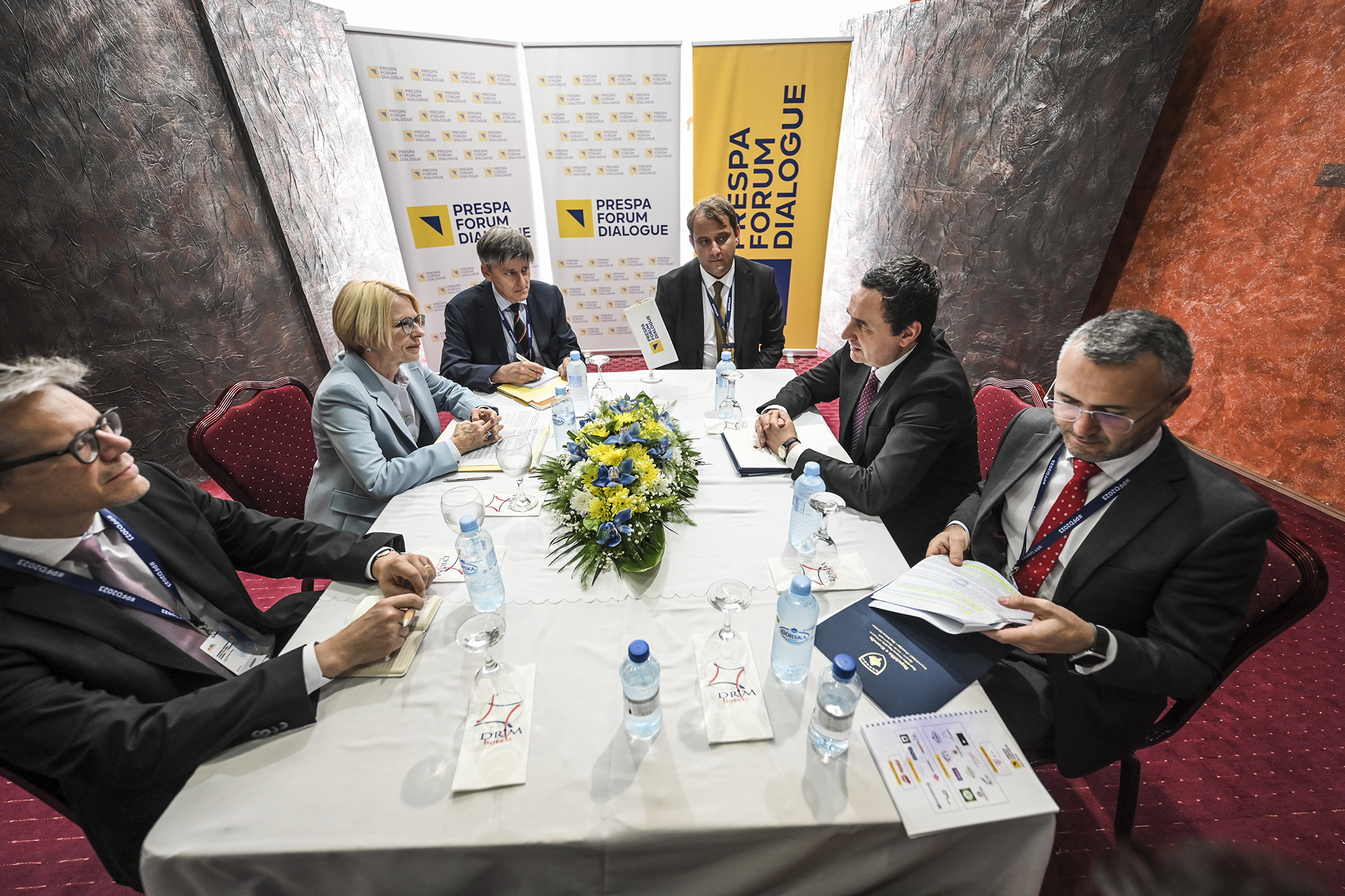 Kurti bisedon me sekretaren Leu, falënderon edhe për kontributin e Zvicrës në KFOR nëpërmjet Swisscoy