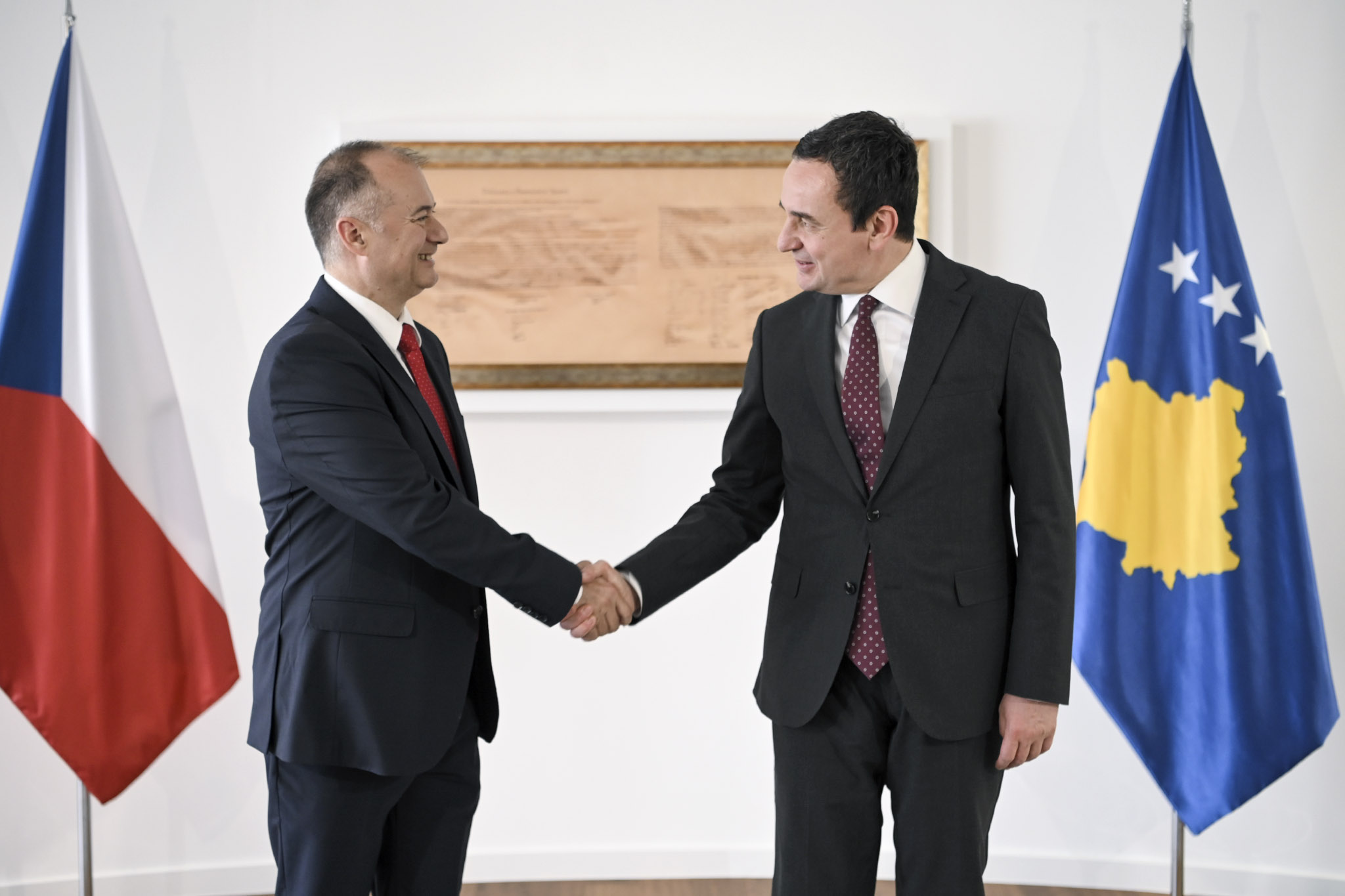 Kryeministri Kurti pret në takim lamtumirës ambasadorin çek në Kosovë, Bilek