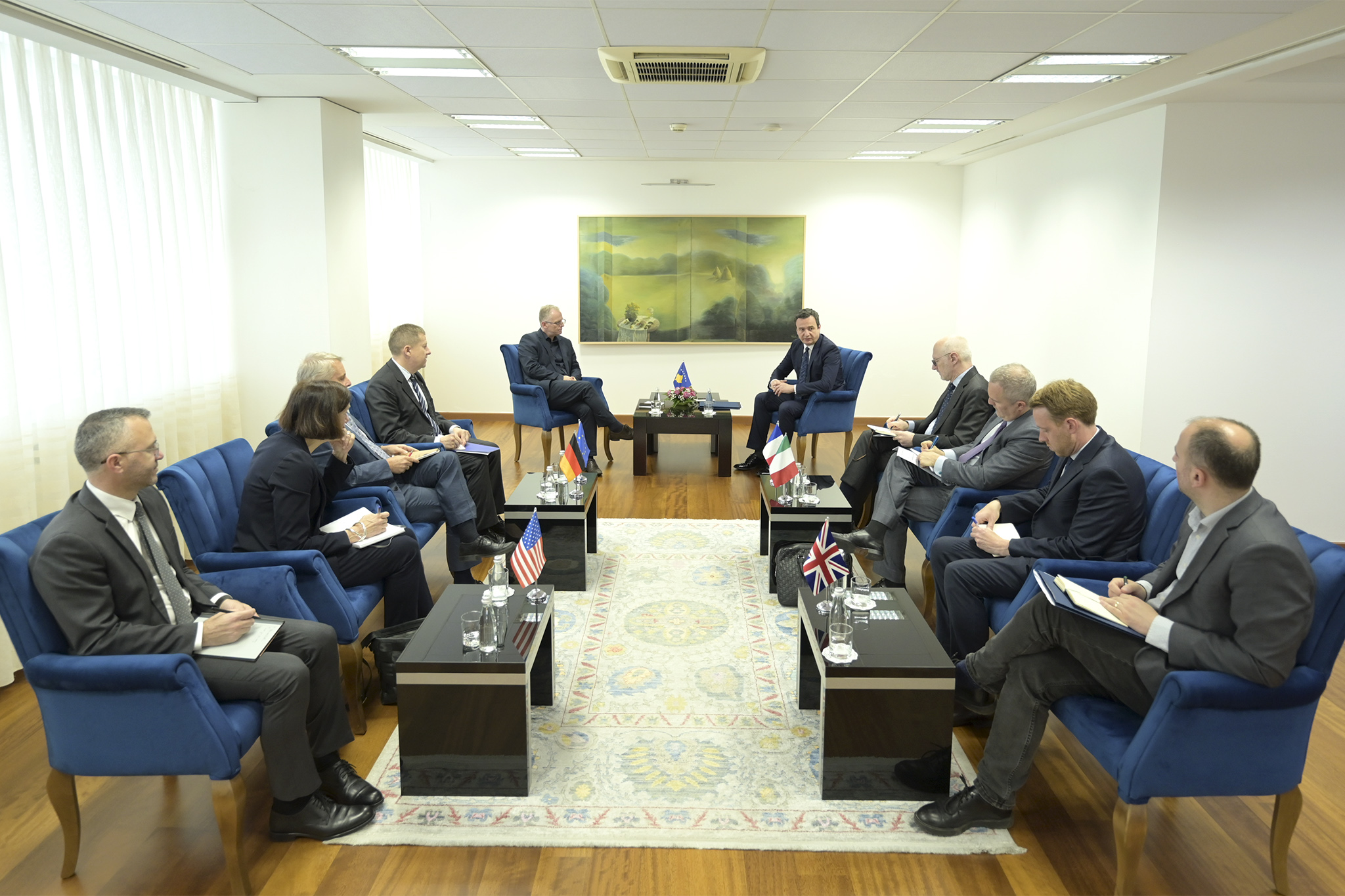 Kurti takon ambasadorët e shteteve të QUINT-it, diskutojnë për procesin e normalizimit të marrëdhënieve me Serbinë