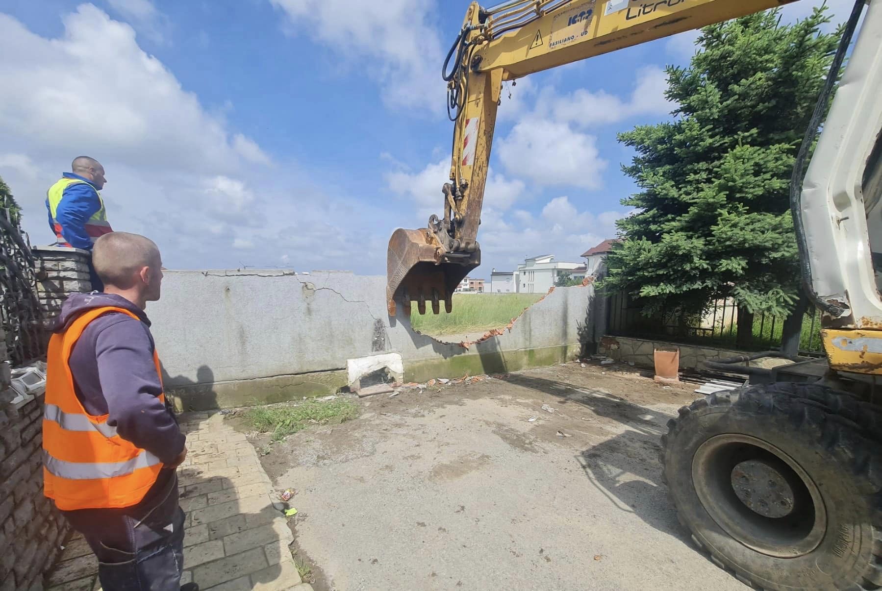 Drejtoria e Inspekcionit – Komuna e Prishtinës ndërmerr një aksion për lirimin e rrugëve në Lagjen Qëndresa