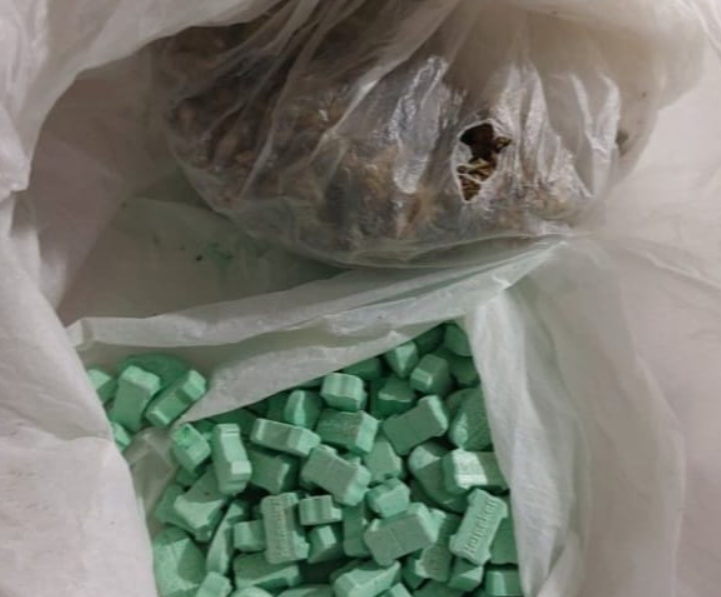 Policia arreston disa persona për shitblerje të substancave narkotike