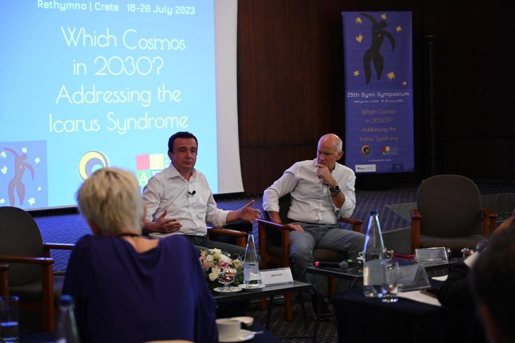 Kurti në bashkëbisedim me ish kryeministrin Papandreou, hap panelin për Ballkanin në Simpoziumin SYMI