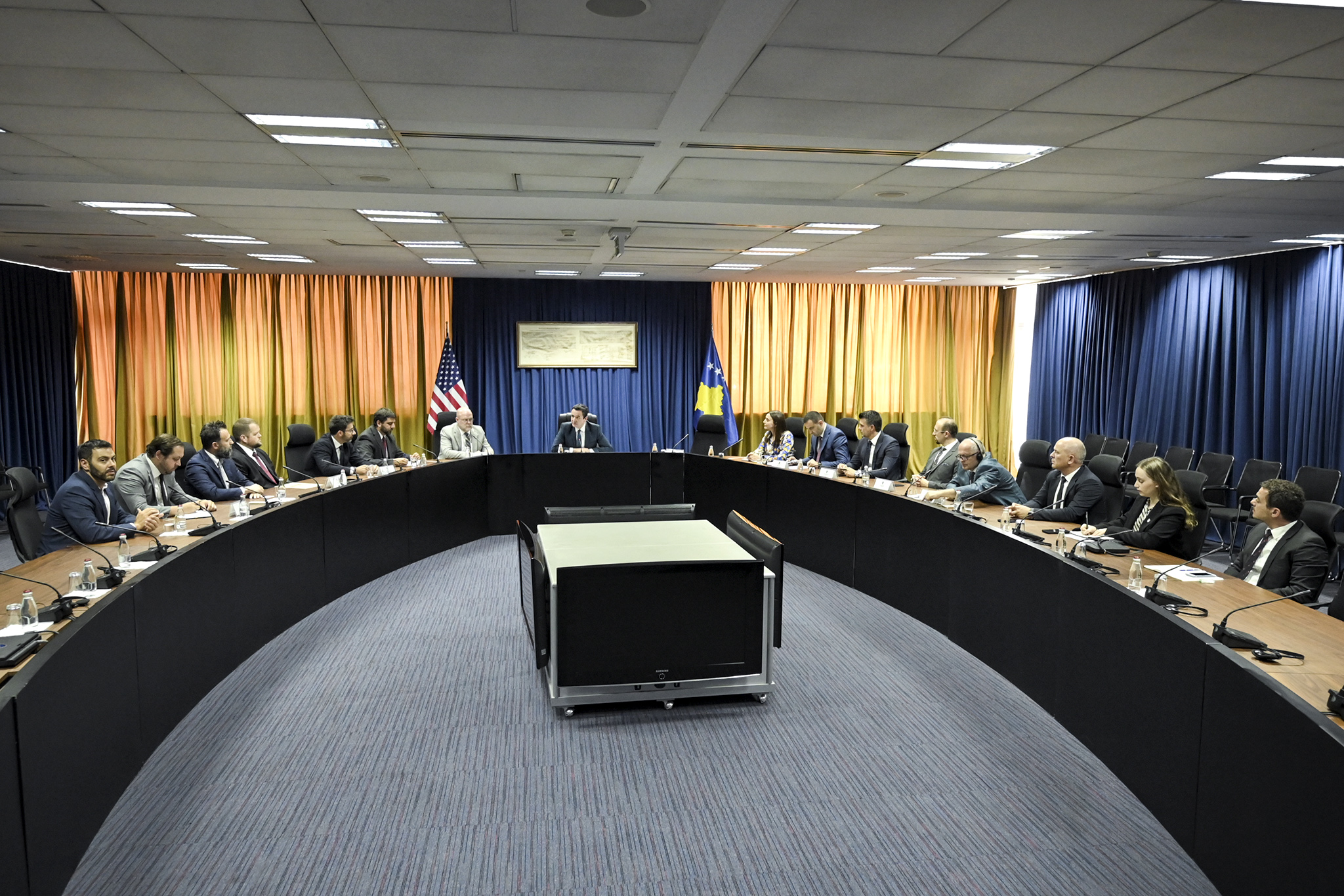 Kurti takon përfaqësues të bizneseve, bashkëpunim me sektorin privat për zhvillim të qëndrueshëm ekonomik të vendit