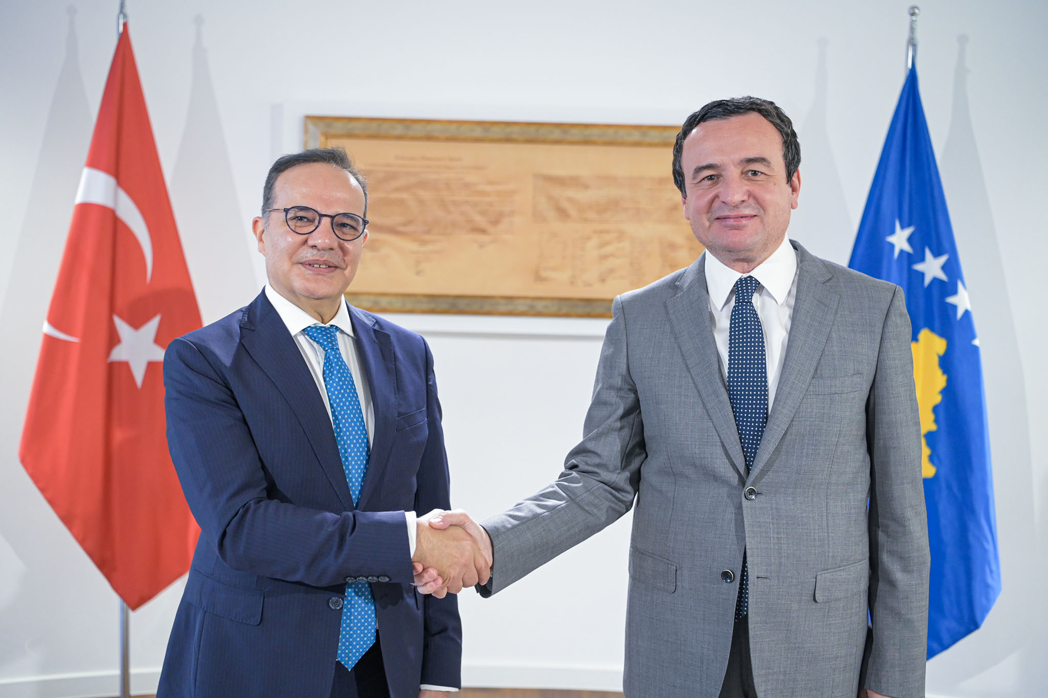 Kurti -Bozay: Konfirmohet përkushtimi për avancimin e mëtejmë të marrëdhënieve të mira mes dy shteteve