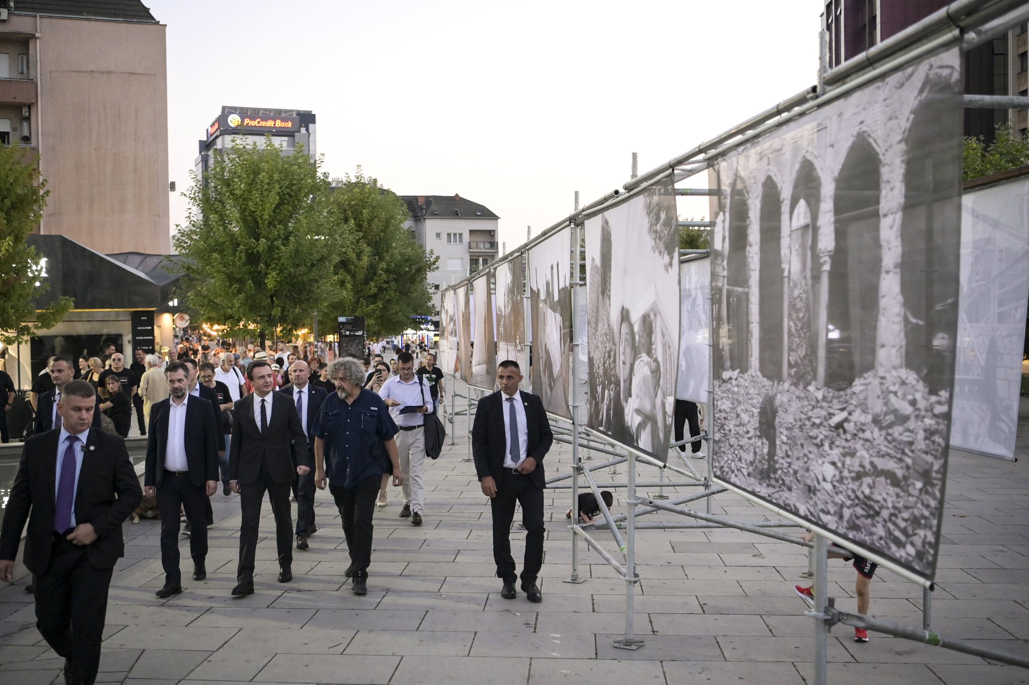 Kurti merr pjesë në hapjen e edicionit të parë të Festivalit Ndërkombëtar të Fotografisë – FOTOIST