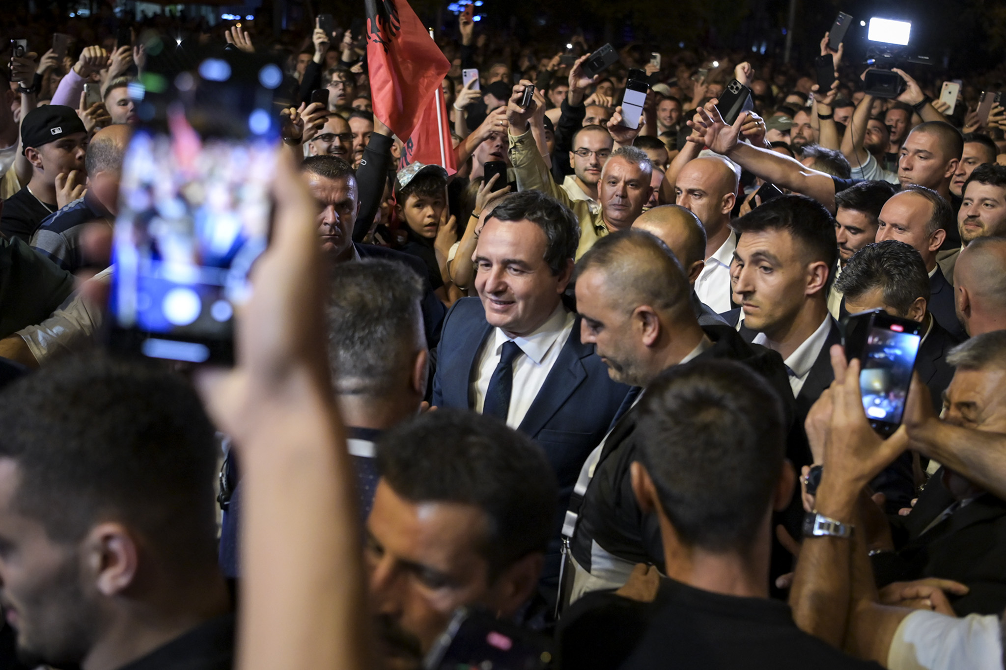 Kurti në Tetovë: Ta ndihmojmë e përkrahim njëri-tjetrin, për hir të njëri-tjetrit jo kundër ndokujt tjetër