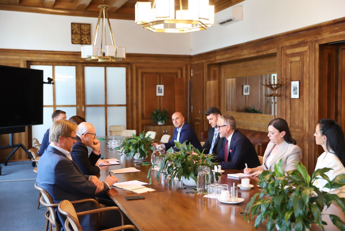 Vitia takon ministrin e Shëndetësisë të Çekisë, Valek dhe viziton Spitalin Universitar në Motol