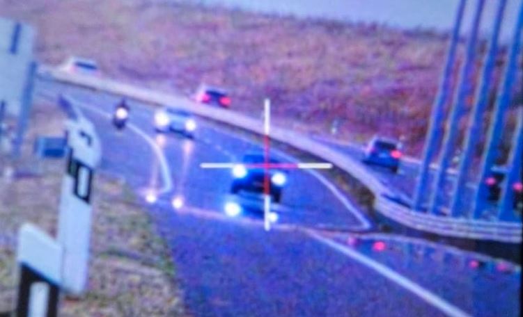 Njësia për Kontroll të Autostradave: Shoferi gjobitet me 300€ dhe 3 muaj i ndalohet drejtimi i mjetit