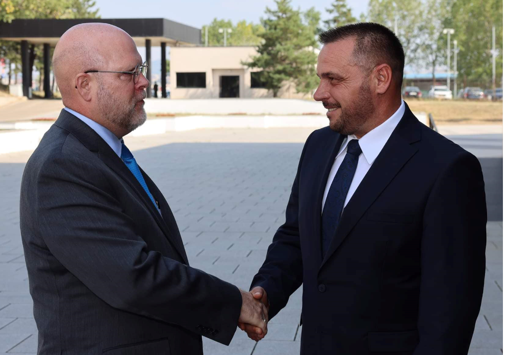 Maqedonci falënderon ambasadorin Hovenier për mbështetjen që ka ofruar SHBA për avancimin e gjithmbarshëm të FSK-së