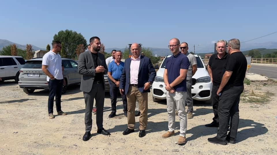 Krasniqi dhe Gjini përurojnë fillimin e punimeve në zgjerimin e rrugës “Martirët e Kombit”