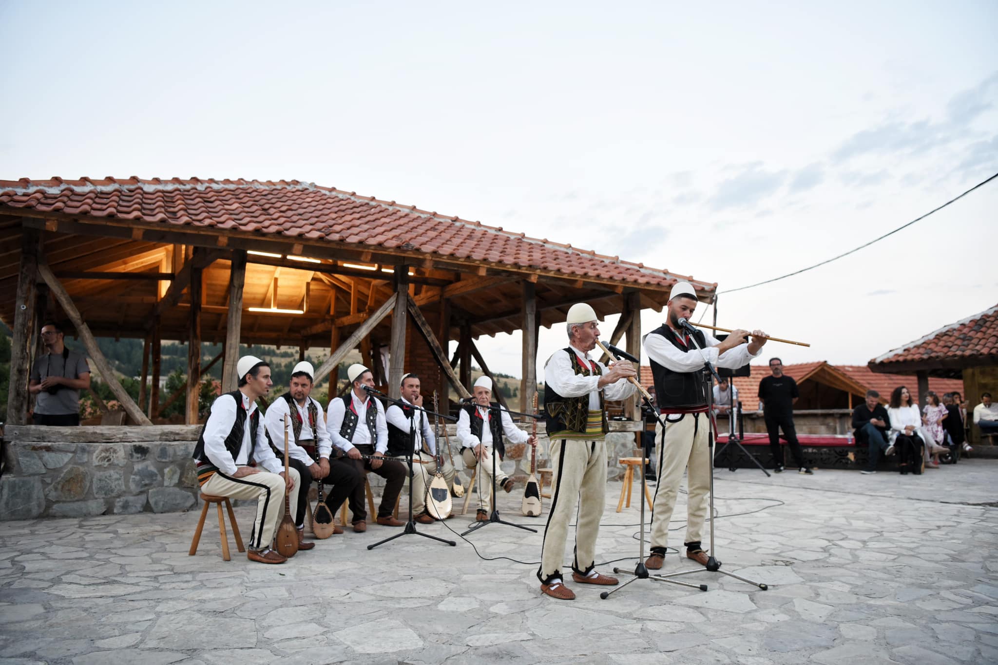 MKRS: Përsosmëria e këngëve të rapsodit në Etno Fest