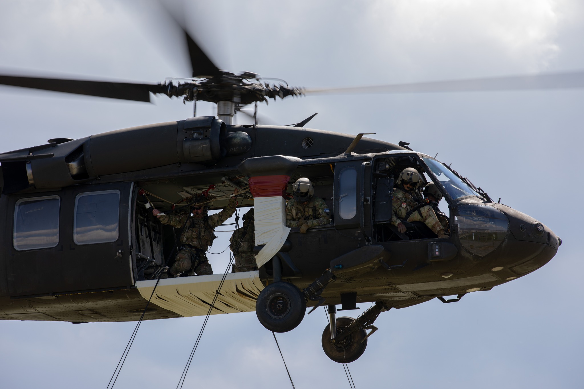 Kontingjenti amerikan i caktuar në Komandën Rajonale të KFOR-it në Lindje do të zhvillojë aktivitet ajror