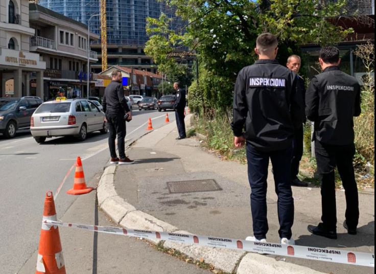 Lirohet hapësira publike në rrugën “Ukshin Hoti”, shkak zgjerimi dhe shtimi i një korsie