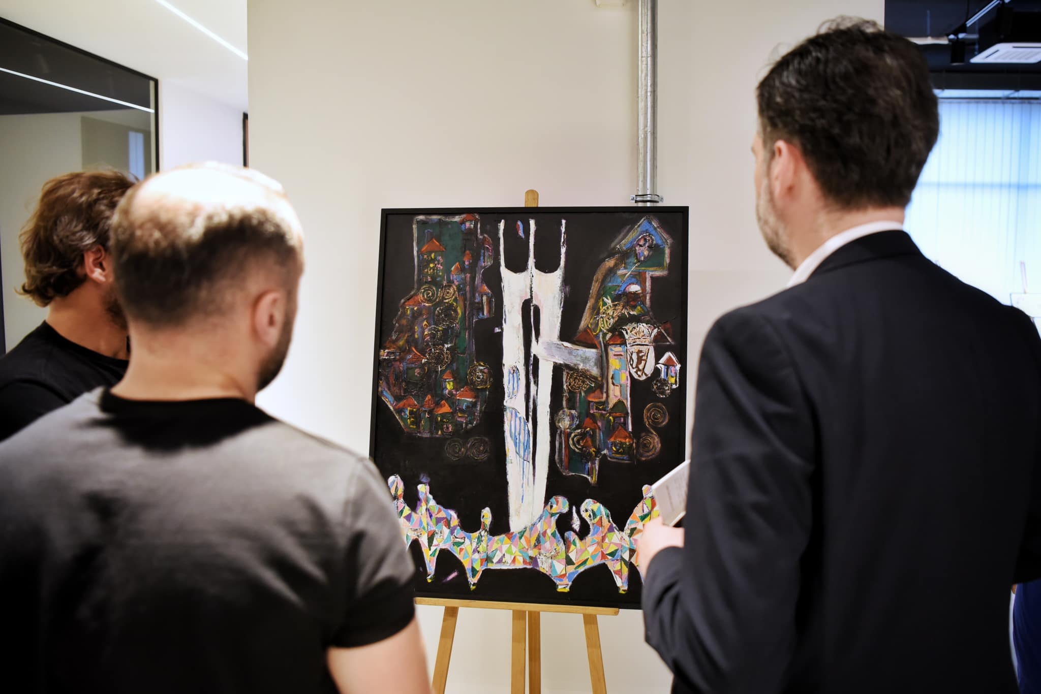 MKRS: Në shenjë të trevjetorit të themelimit të medias 10, hapet ekspozita e gazetarit Halil Matoshi