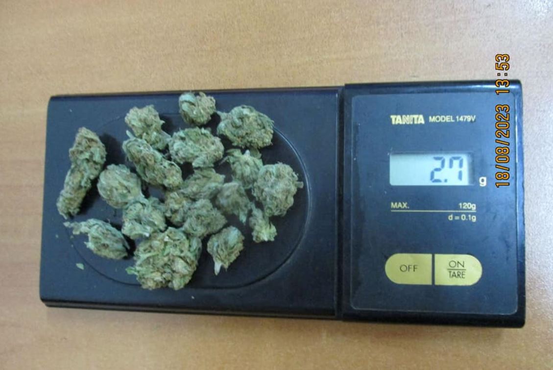 Policia sekuestron substanca narkotike, arreston nëntë persona të dyshuar