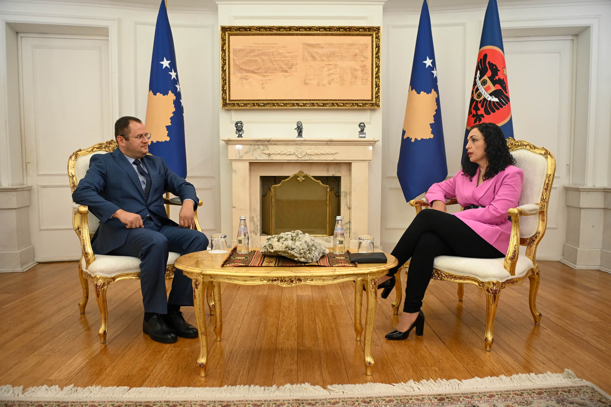 Presidentja Osmani dekreton në postin e guvernatorit të Bankës Qendrore të Kosovës, Ahmet Ismailin