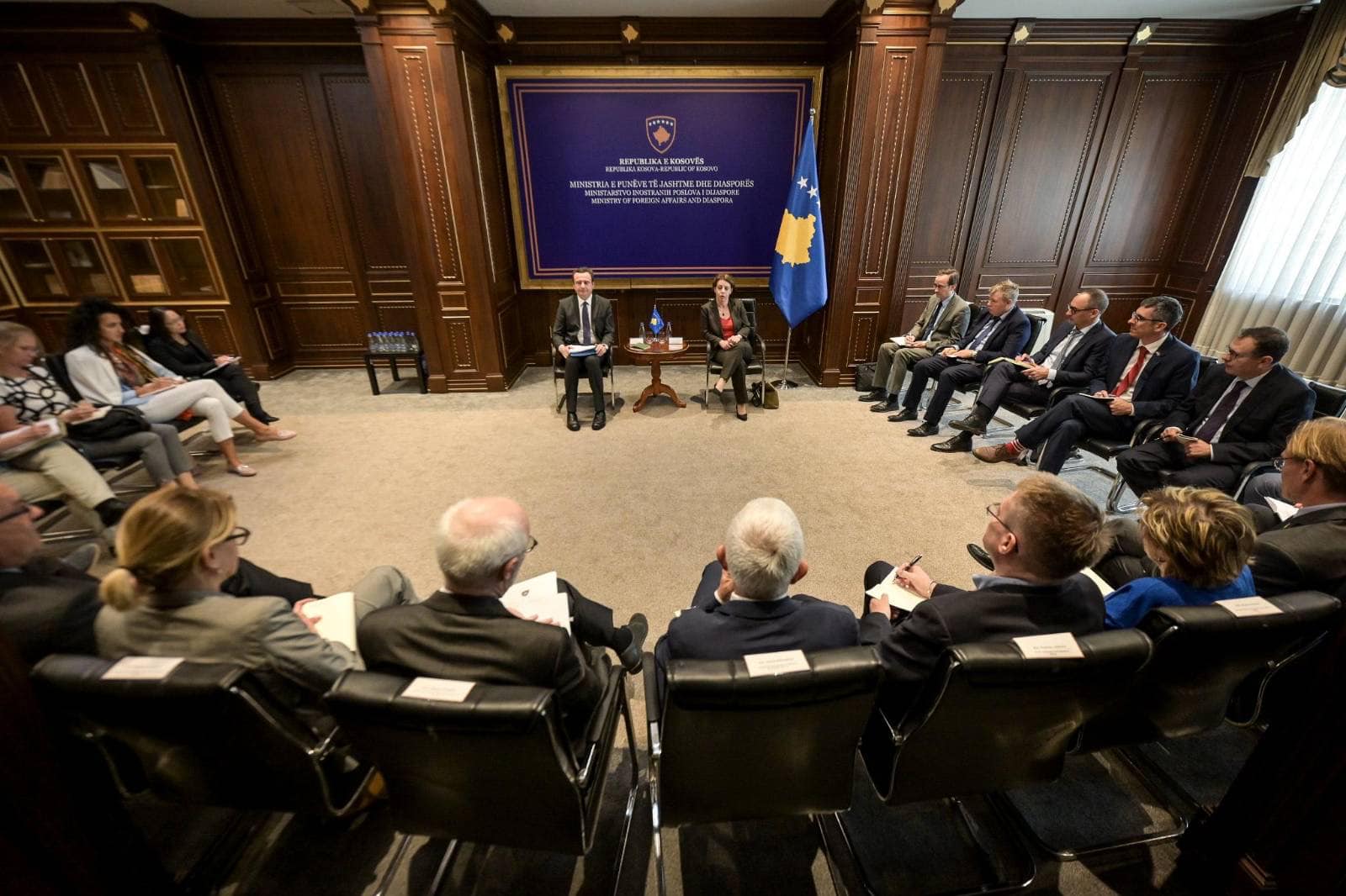 Pas zhvillimeve të fundit në veri, Kurti dhe Gërvalla takojnë Korin Diplomatik të akredituar në Kosovë