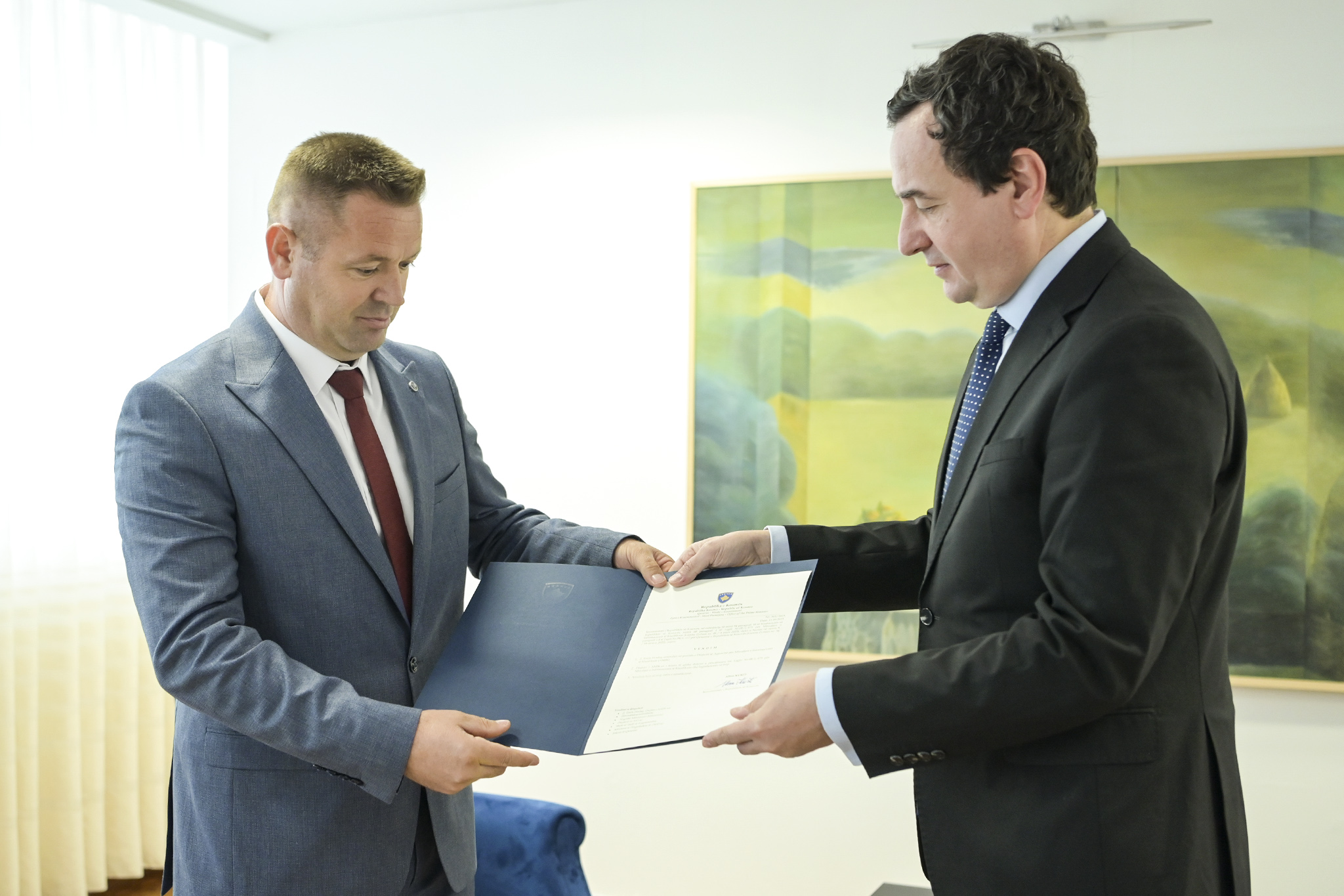 Kurti emëron drejtor i Agjencisë për Mbrojtjen e Informacionit të Klasifikuar, Emin Hoxhaj