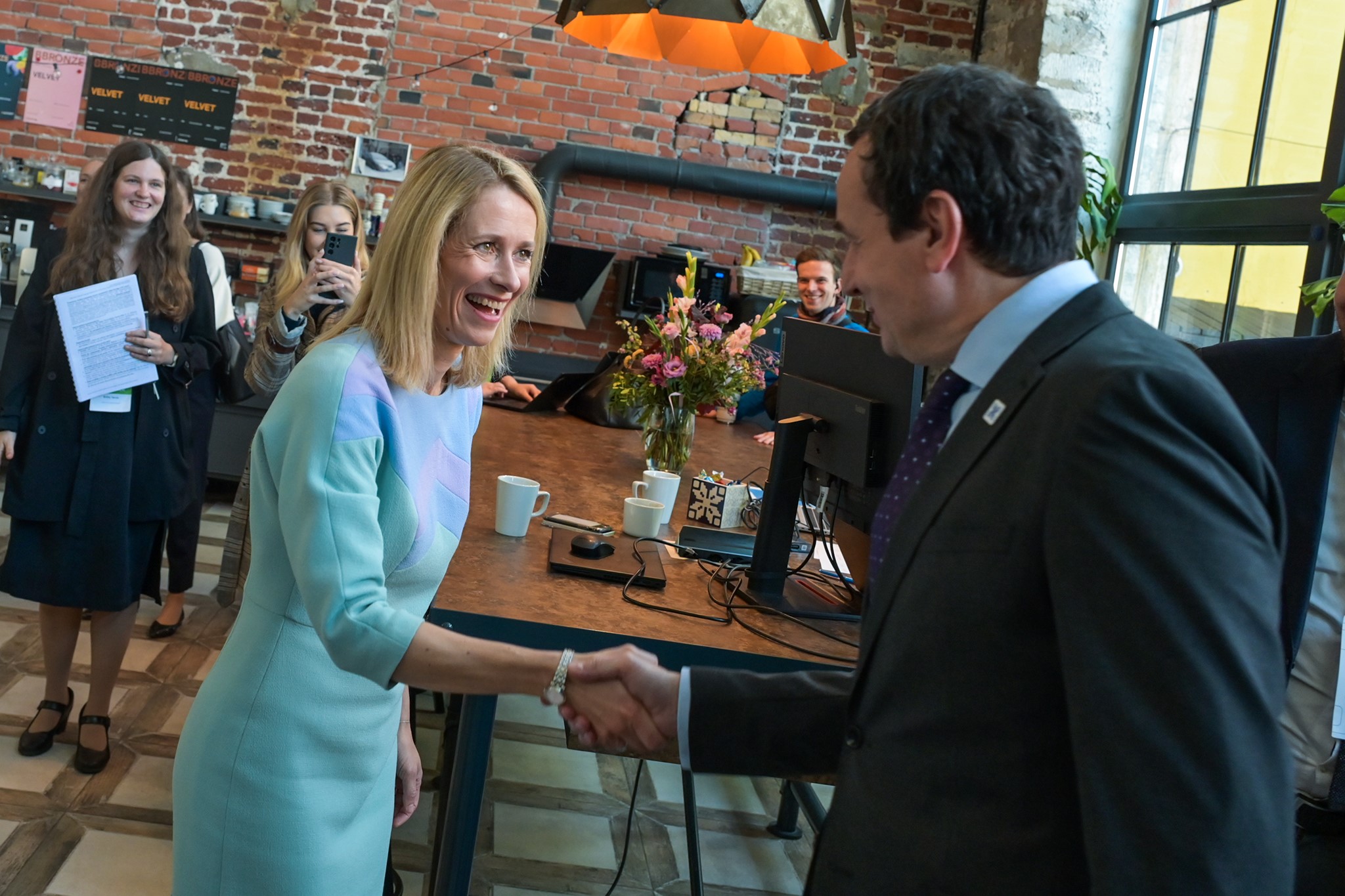 Kurti falënderon kryeministren Kallas për mbështetjen dhe partneritetin e Estonisë ndaj Kosovës