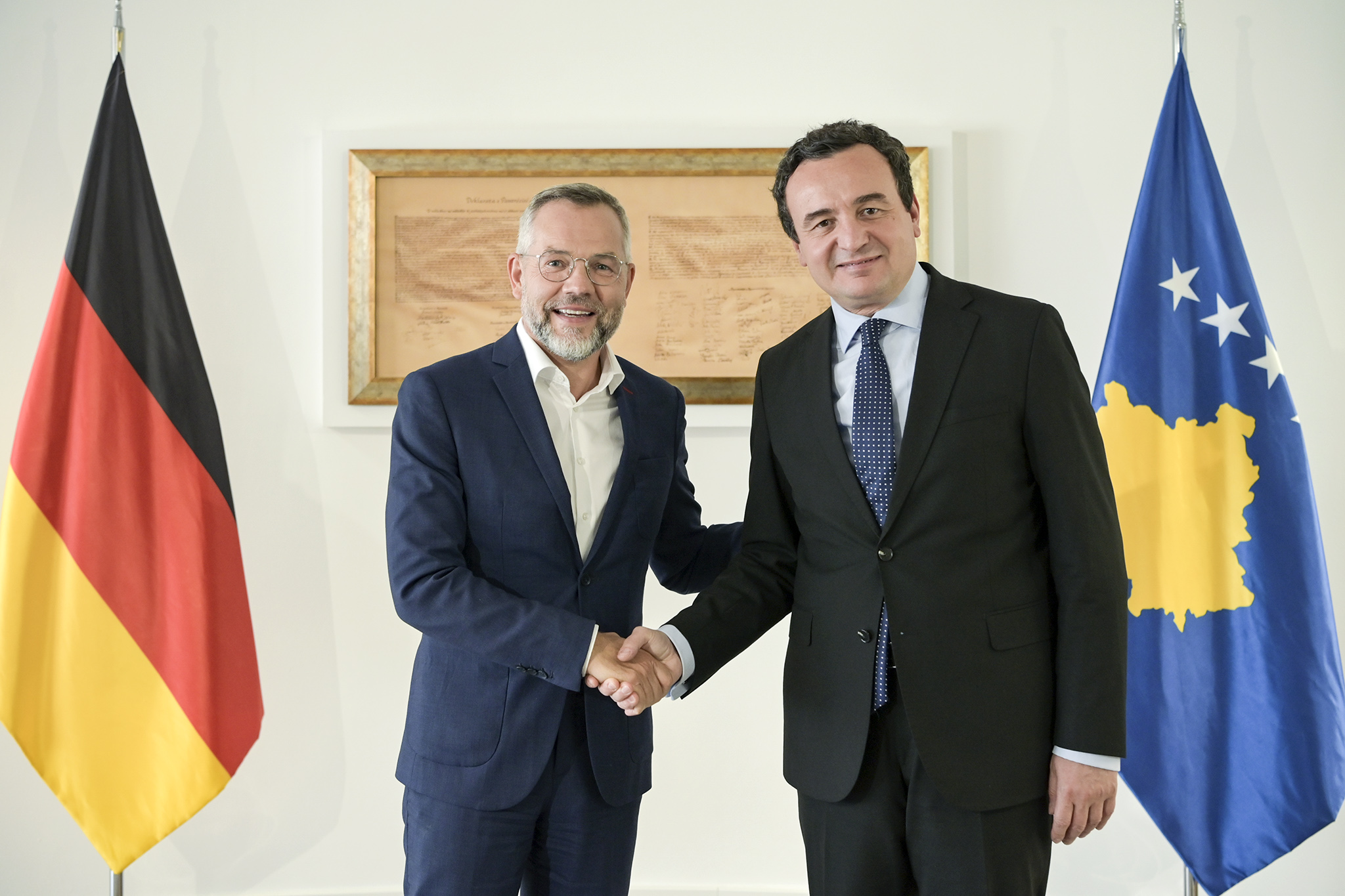 Kurti pret Roth, diskutojnë situatën aktuale në vend dhe dialogun e ndërmjetësuar nga BE