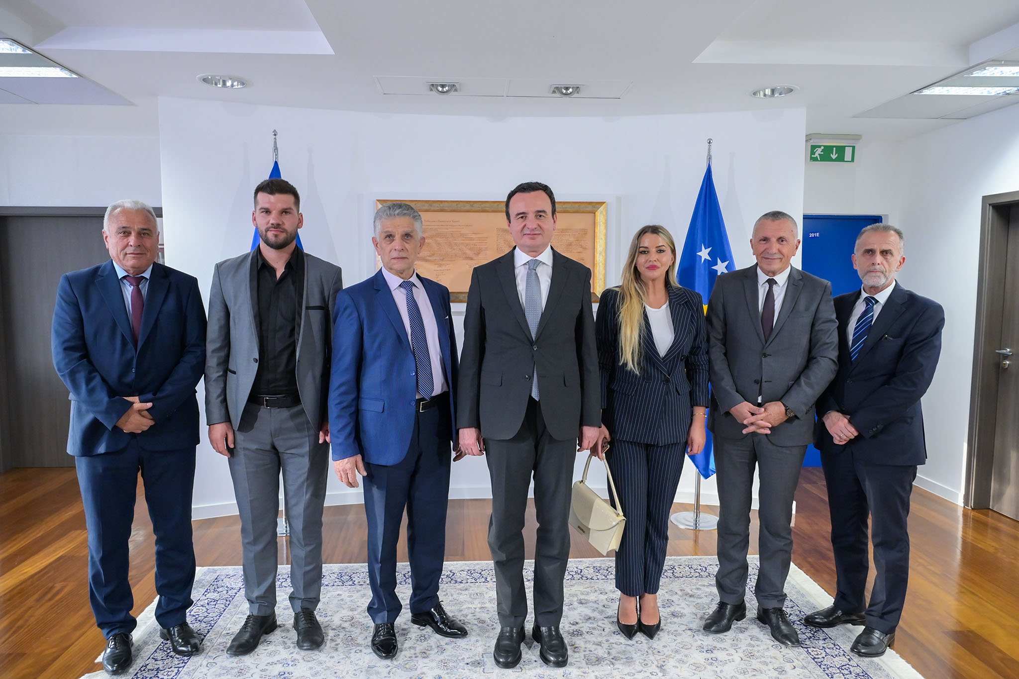 Kurti pret një delegacion të përfaqësuesve politikë të boshnjakëve dhe shqiptarëve në Serbi