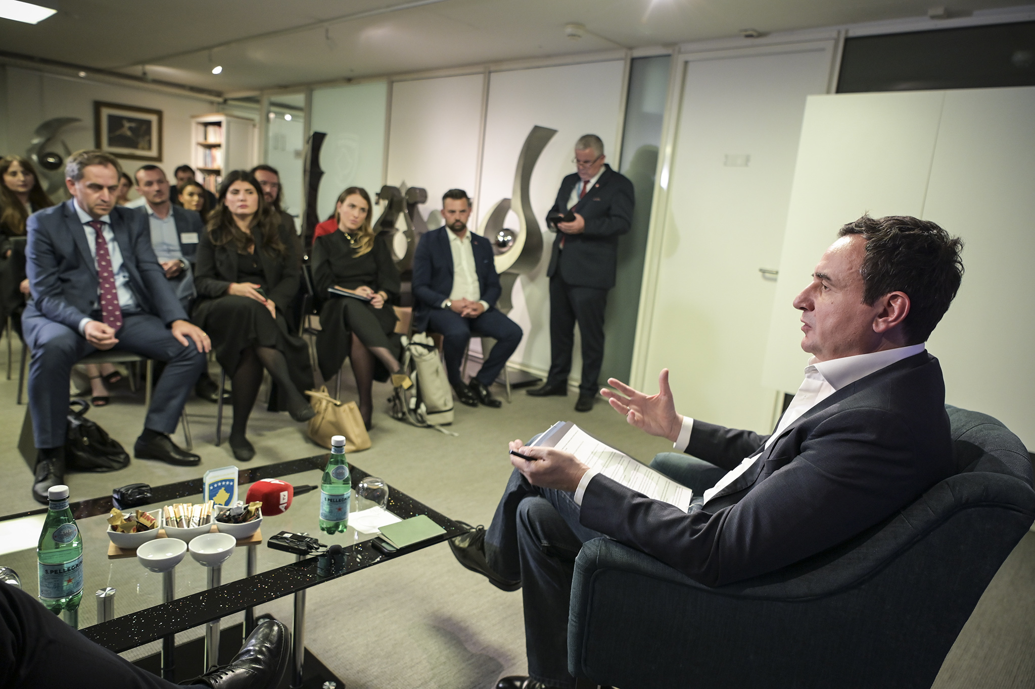 Kurti takon kandidatë shqiptarë të partive të ndryshme zvicerane në zgjedhjet federale të këtij viti