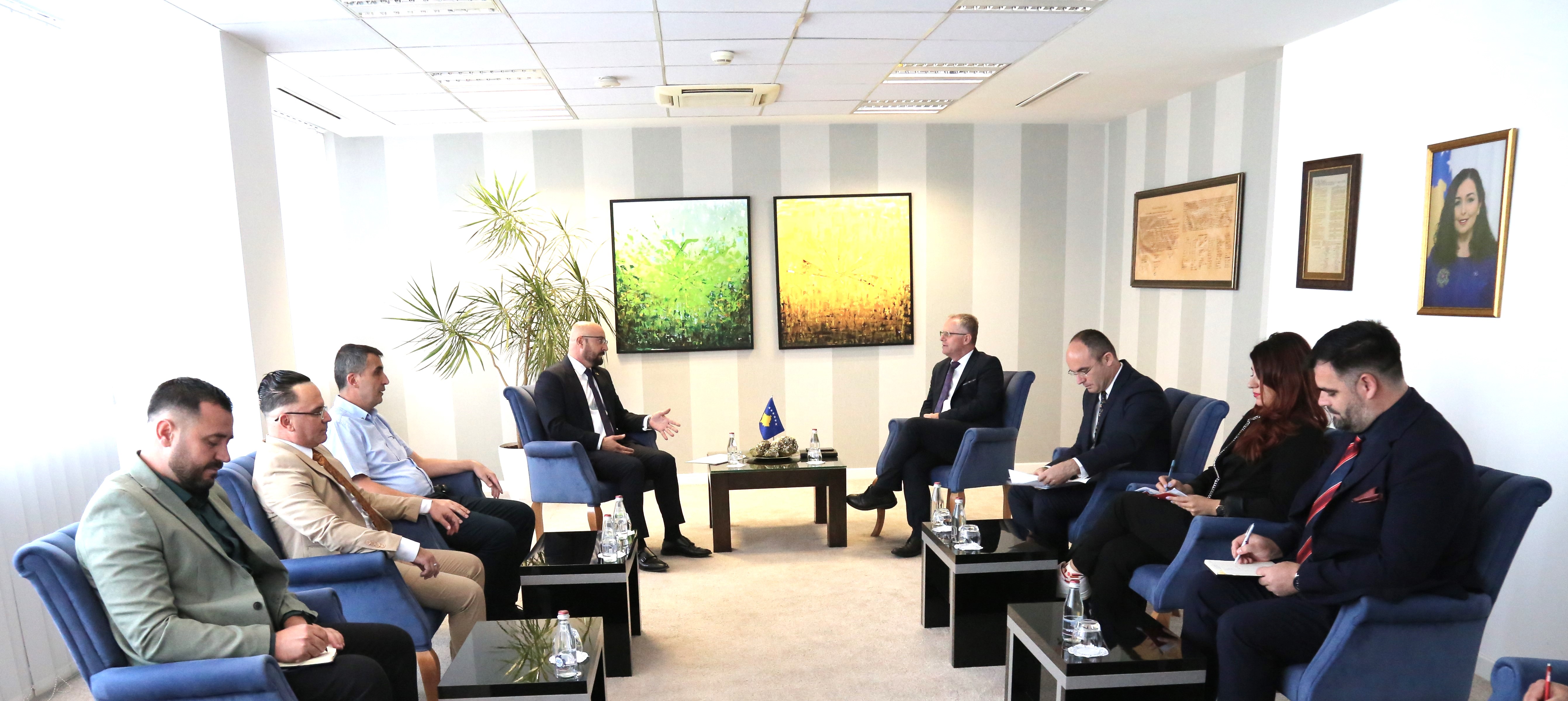 Bislimi takohet me Unionin e Afaristëve Vizioni për Preshevë, Medvegjë dhe Bujanoc