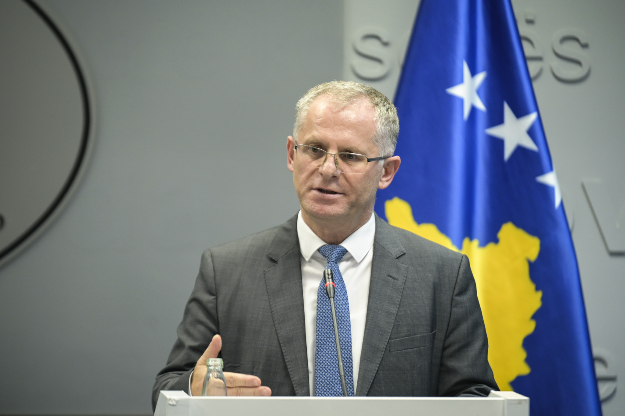 Bislimi udhëton drejt Brukselit, merr pjesë në takimet e radhës në kuadër të procesit të dialogut