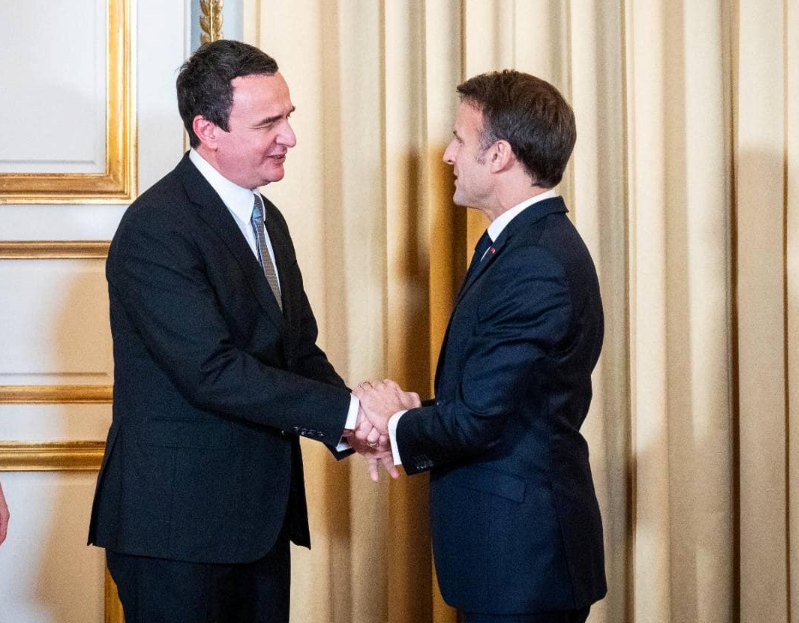 Kryeministri Kurti pritet me ceremoni shtetërore nga presidenti Macron