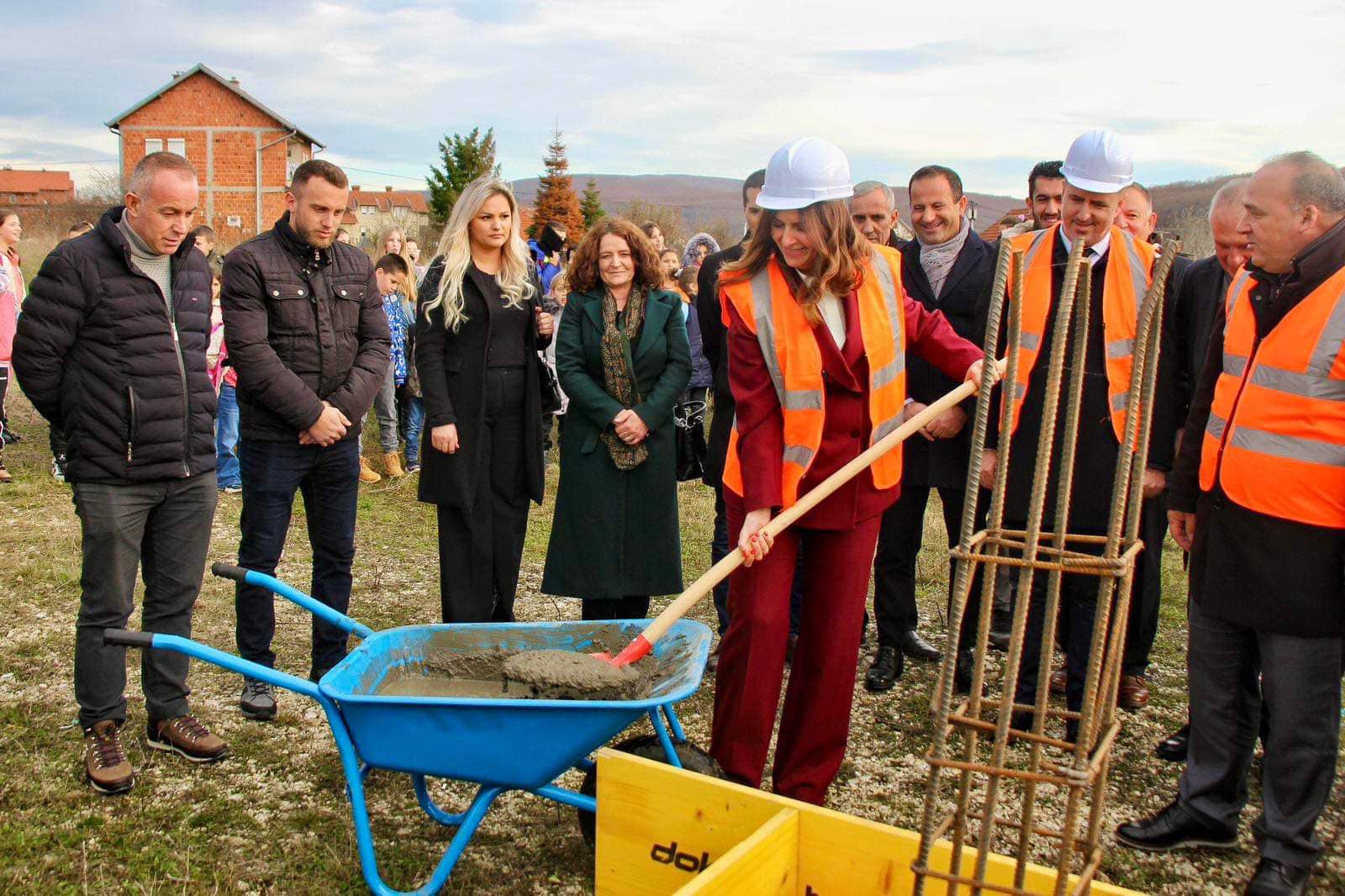 MAShTI: Vendoset gurëthemeli i çerdhes në fshatin Batllavë të Podujevës