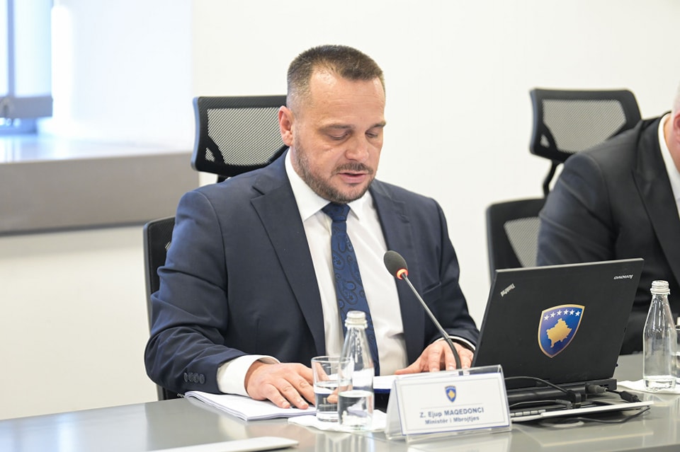 Maqedonci: Aprovohet projektligji për statusin, kalimin transit të forcave të huaja të armatosura në territorin e Kosovës