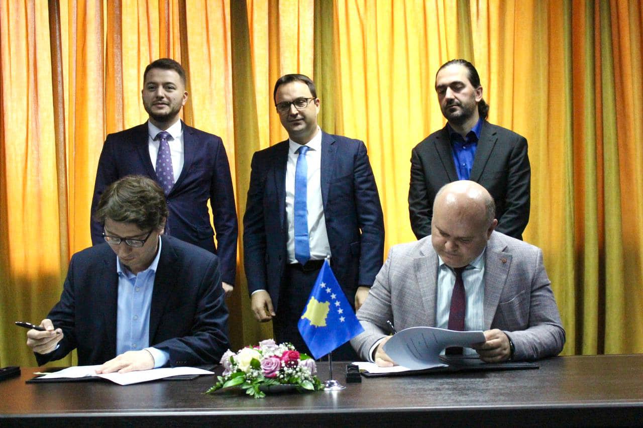 MFPT dhe KRU Prishtina nënshkruajnë marrëveshje me vlerë 13.2 mil.€ për trajtimin e ujërave të zeza në Prishtinë