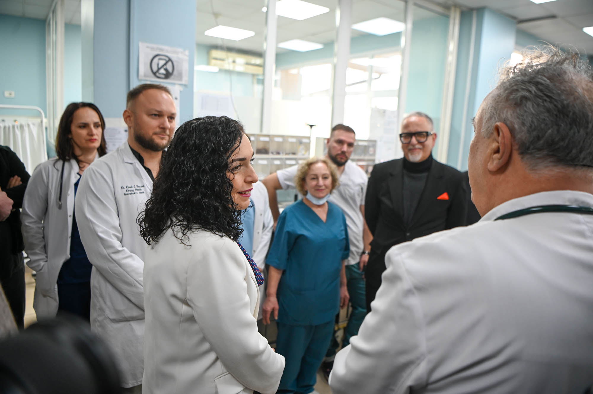 Në prag të vitit të ri, presidentja Osmani viziton Qendrën Klinike Universitare të Kosovës
